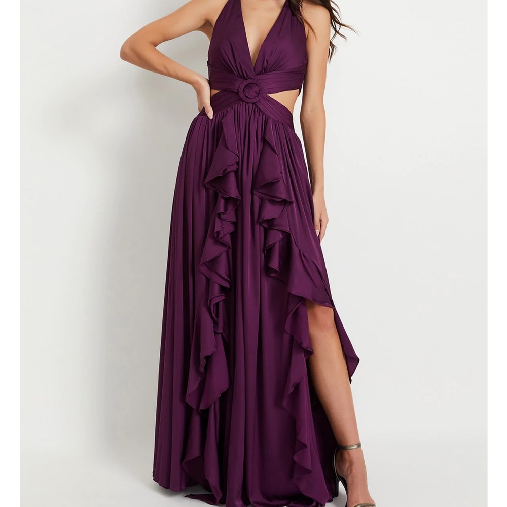 Size 0 maxi dress I am 5’1 I tried it with 5 inch heels and fit perfect length.